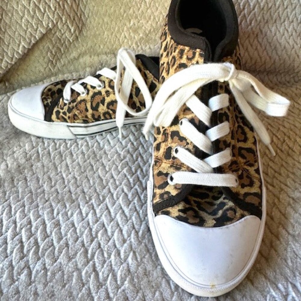 G by Guess Leopard Print Womens Low Top Sneakers in Size 10